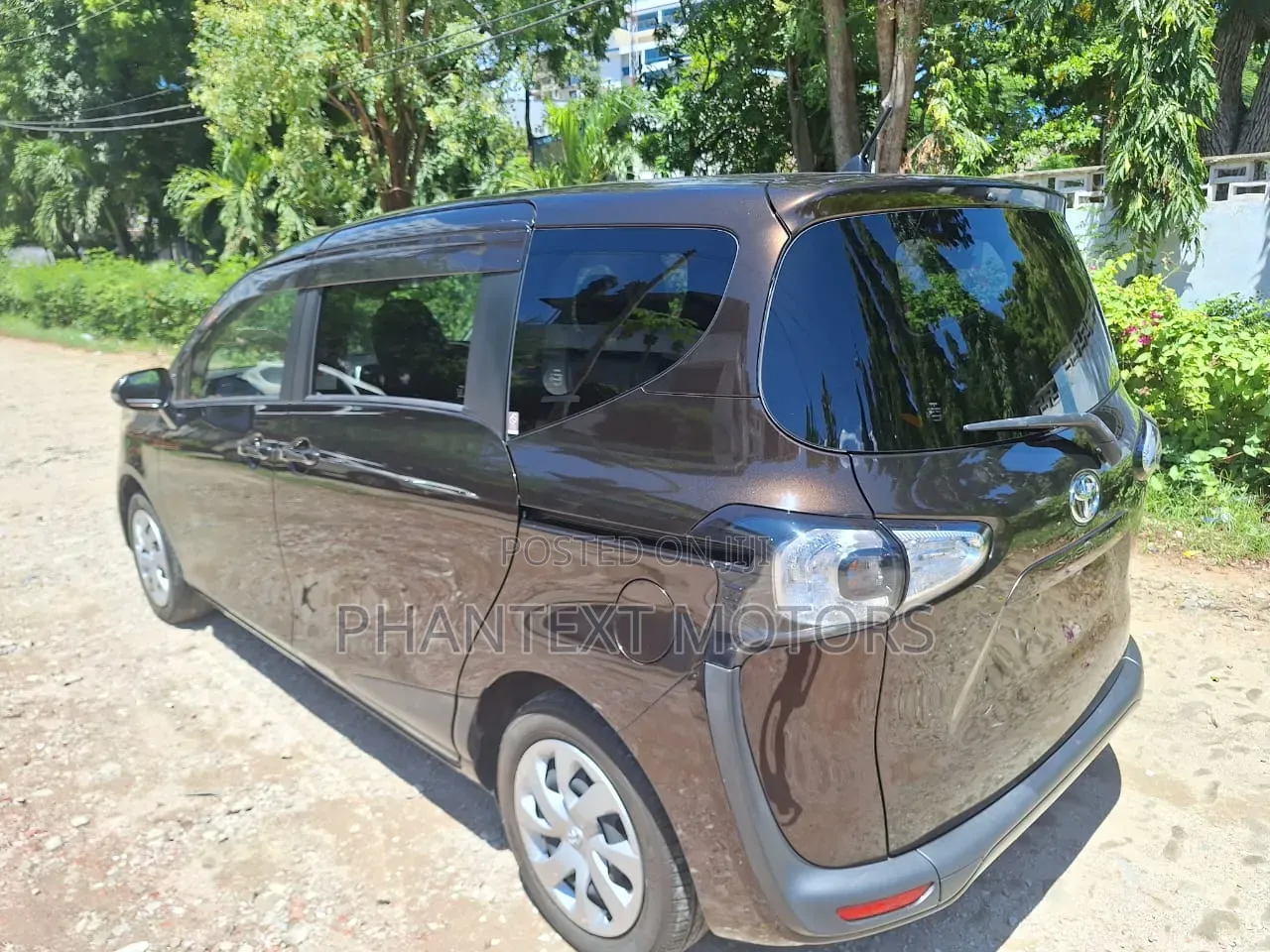 Toyota Sienta 1.5 AWD 2018 Brown