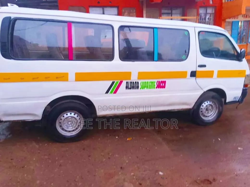 Nissan Caravan (Urvan) 2017 White