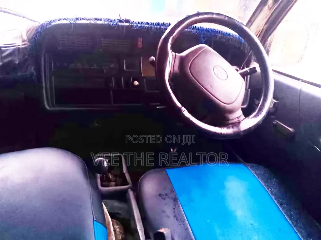 Nissan Caravan (Urvan) 2017 White