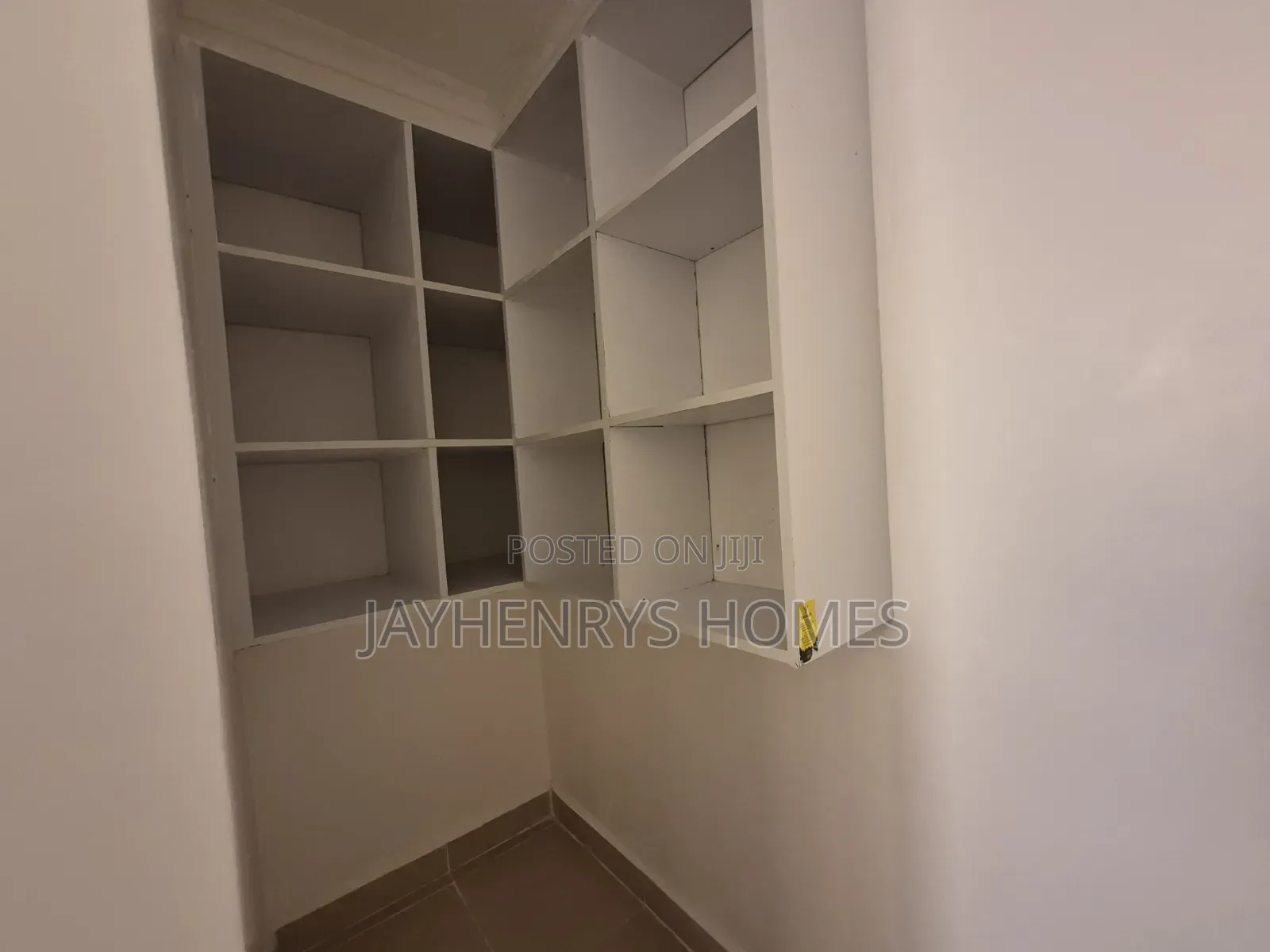 4bdrm House in Ngoingwa Estate for sale