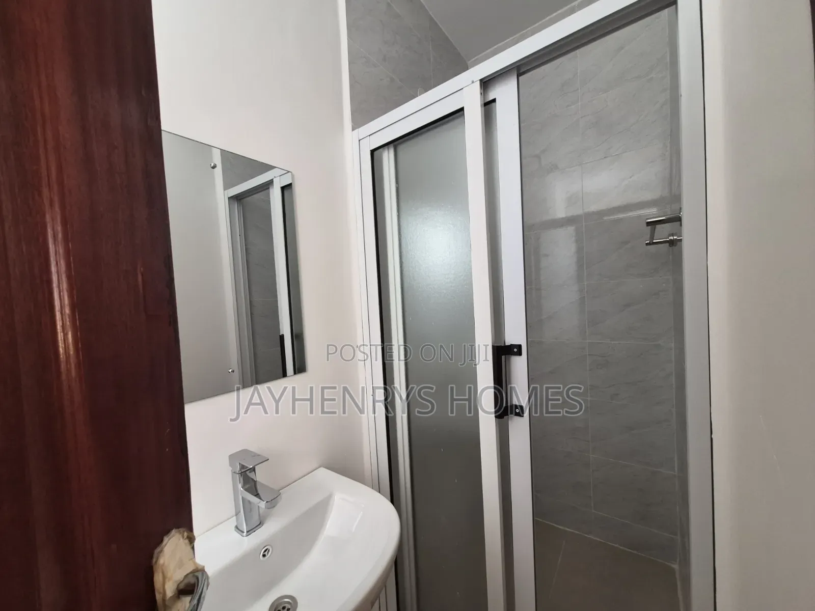 4bdrm House in Ngoingwa Estate for sale