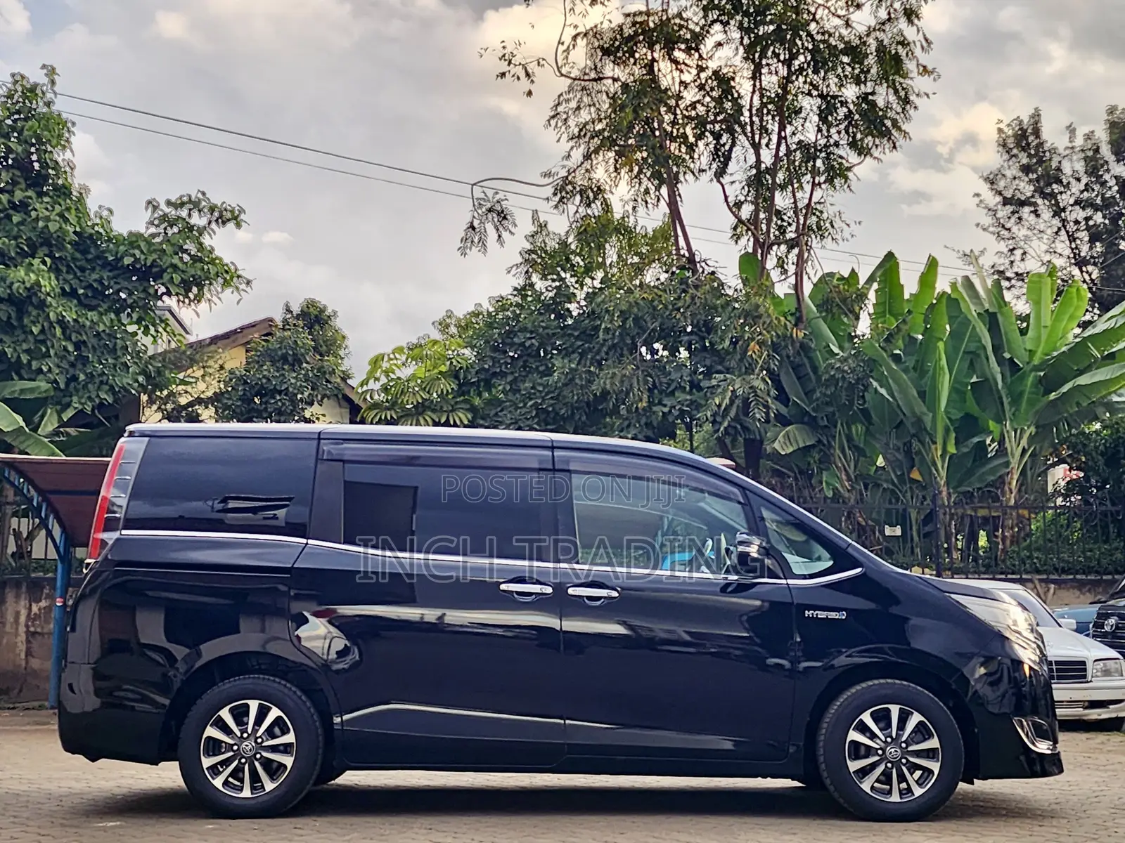 Toyota Esquire 1.8 FWD Hybrid (7 seater) 2019 Black