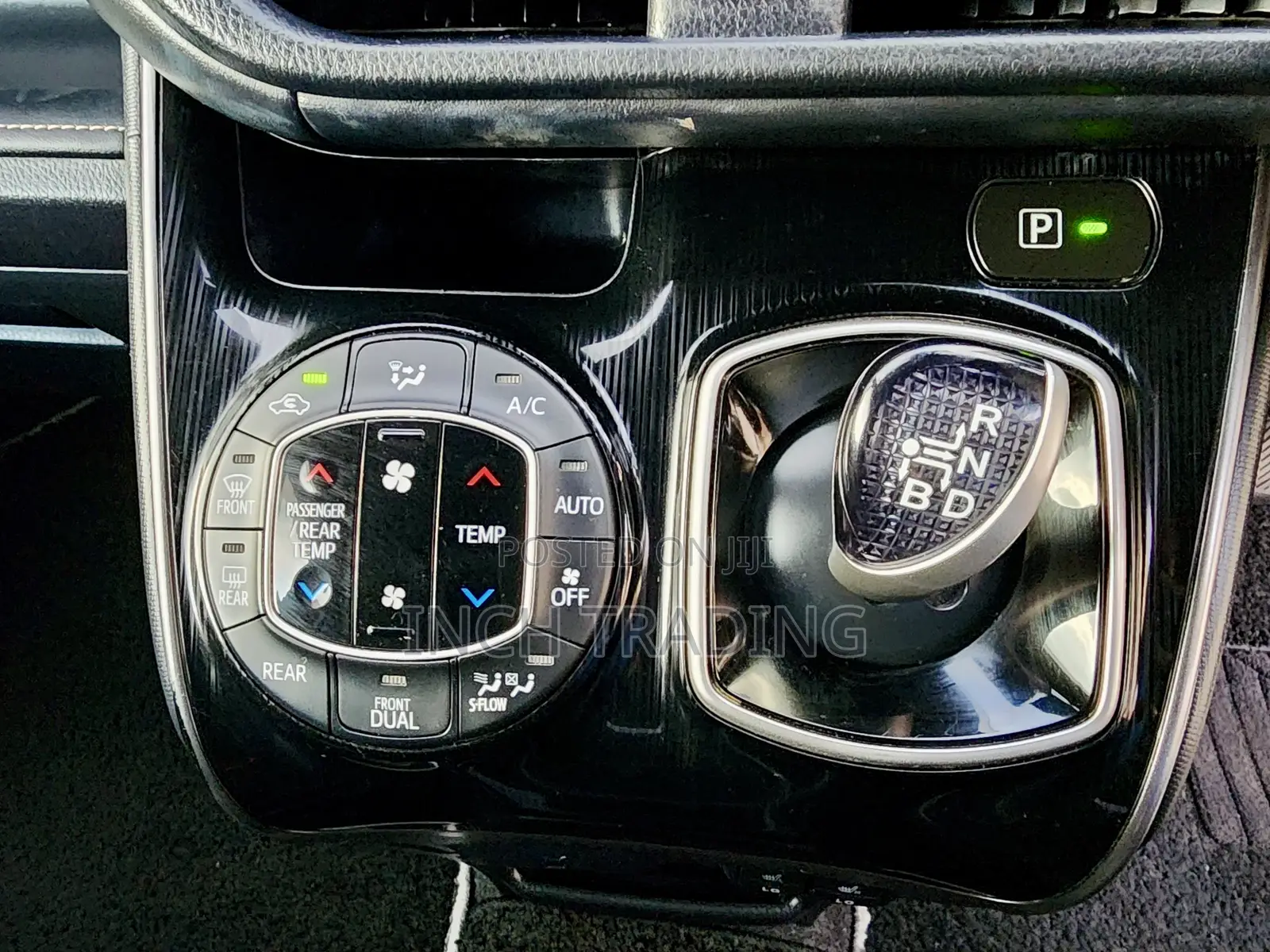 Toyota Esquire 1.8 FWD Hybrid (7 seater) 2019 Black