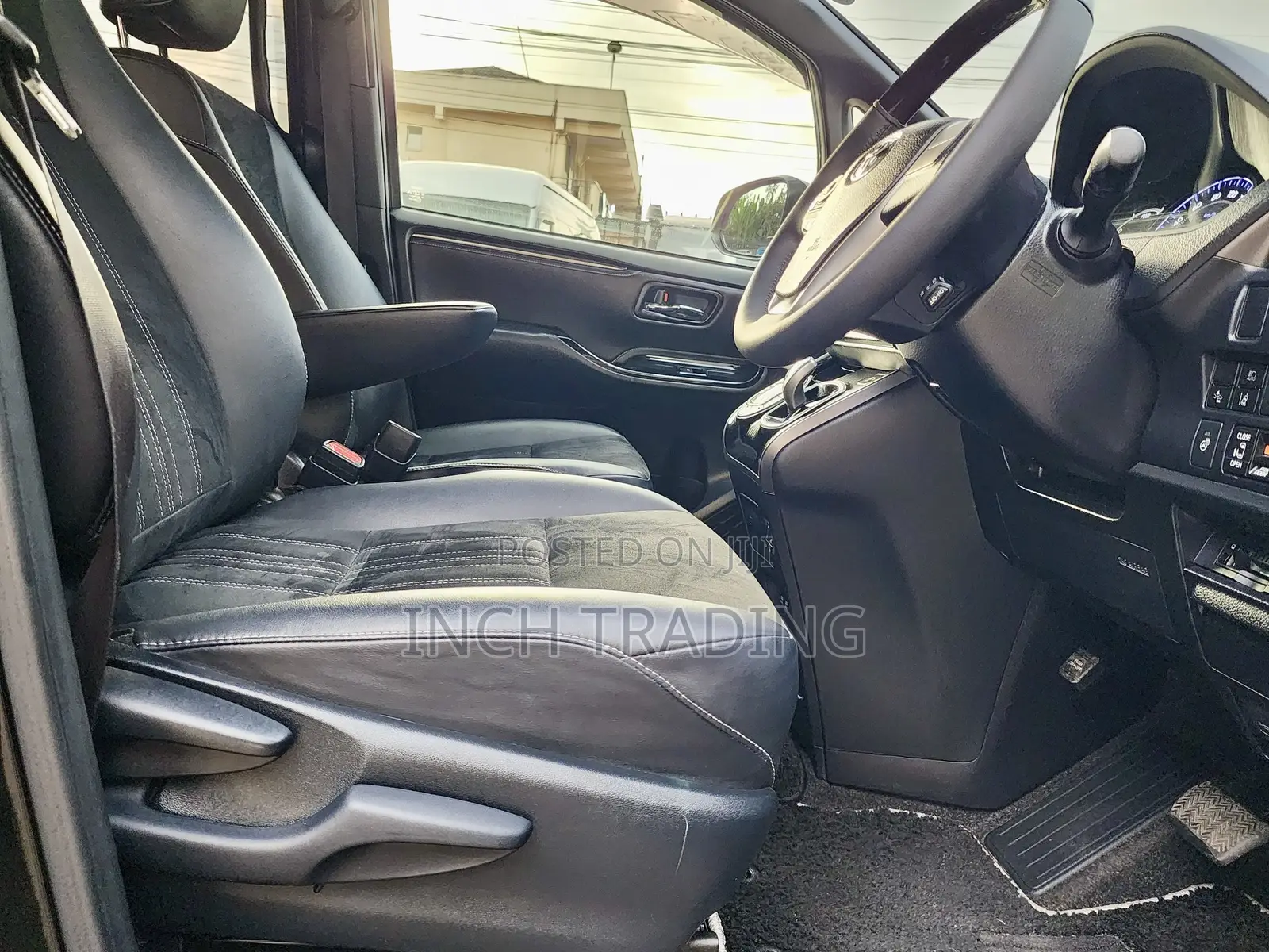 Toyota Esquire 1.8 FWD Hybrid (7 seater) 2019 Black