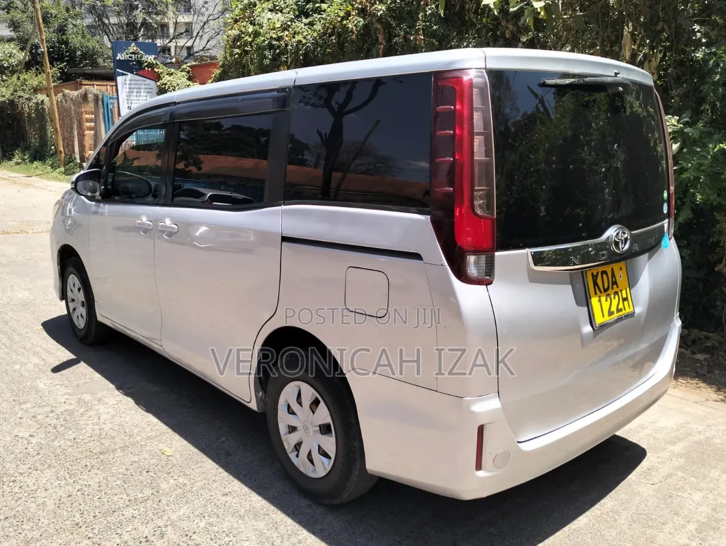 Toyota Noah 2014 Silver