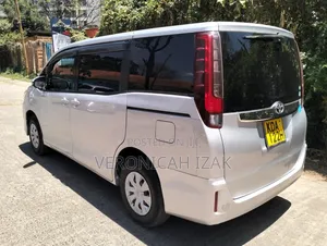 Toyota Noah 2014 Silver