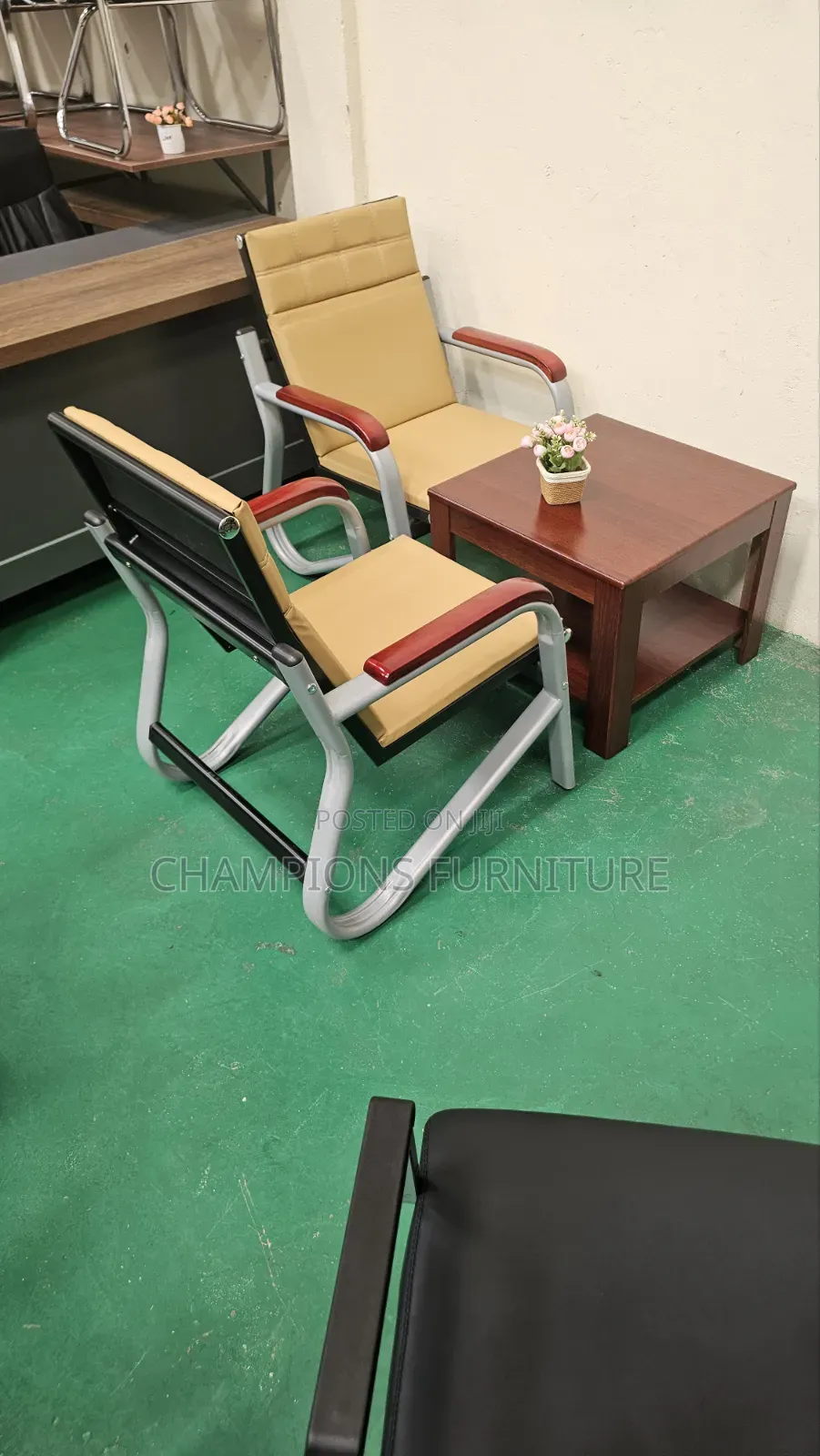 Executive Leather Lounge Chairs With Coffee Table