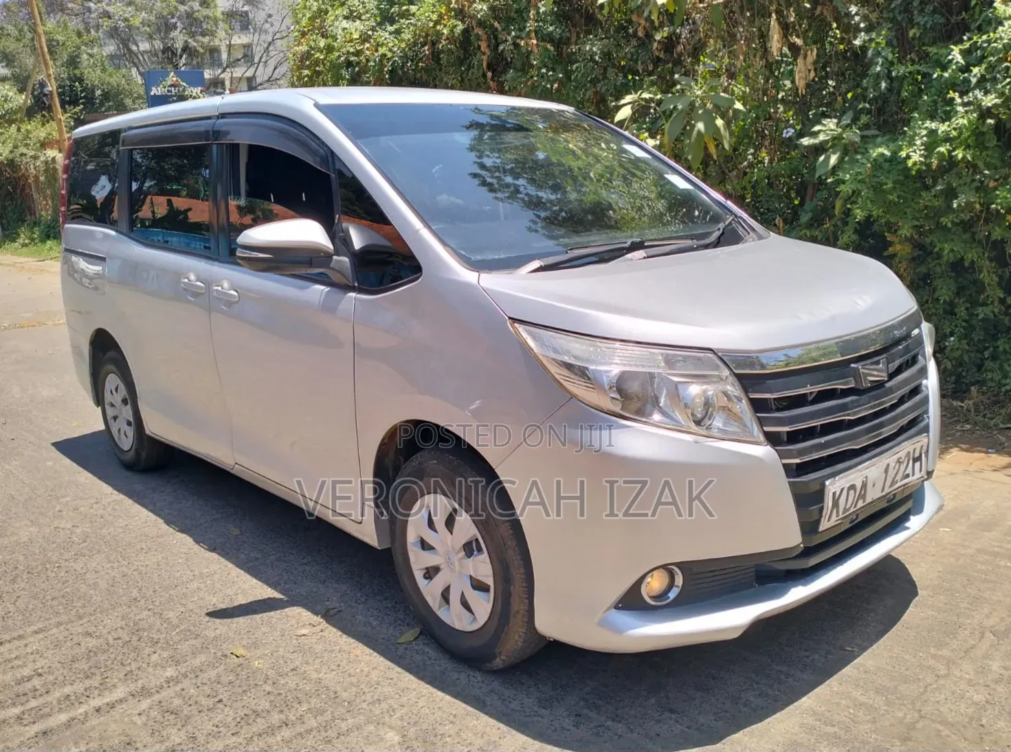 Toyota Noah 2014 Silver