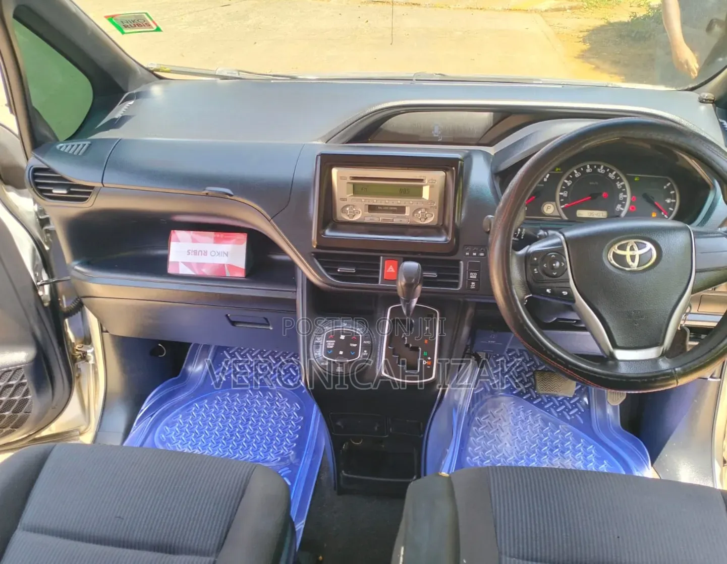 Toyota Noah 2014 Silver
