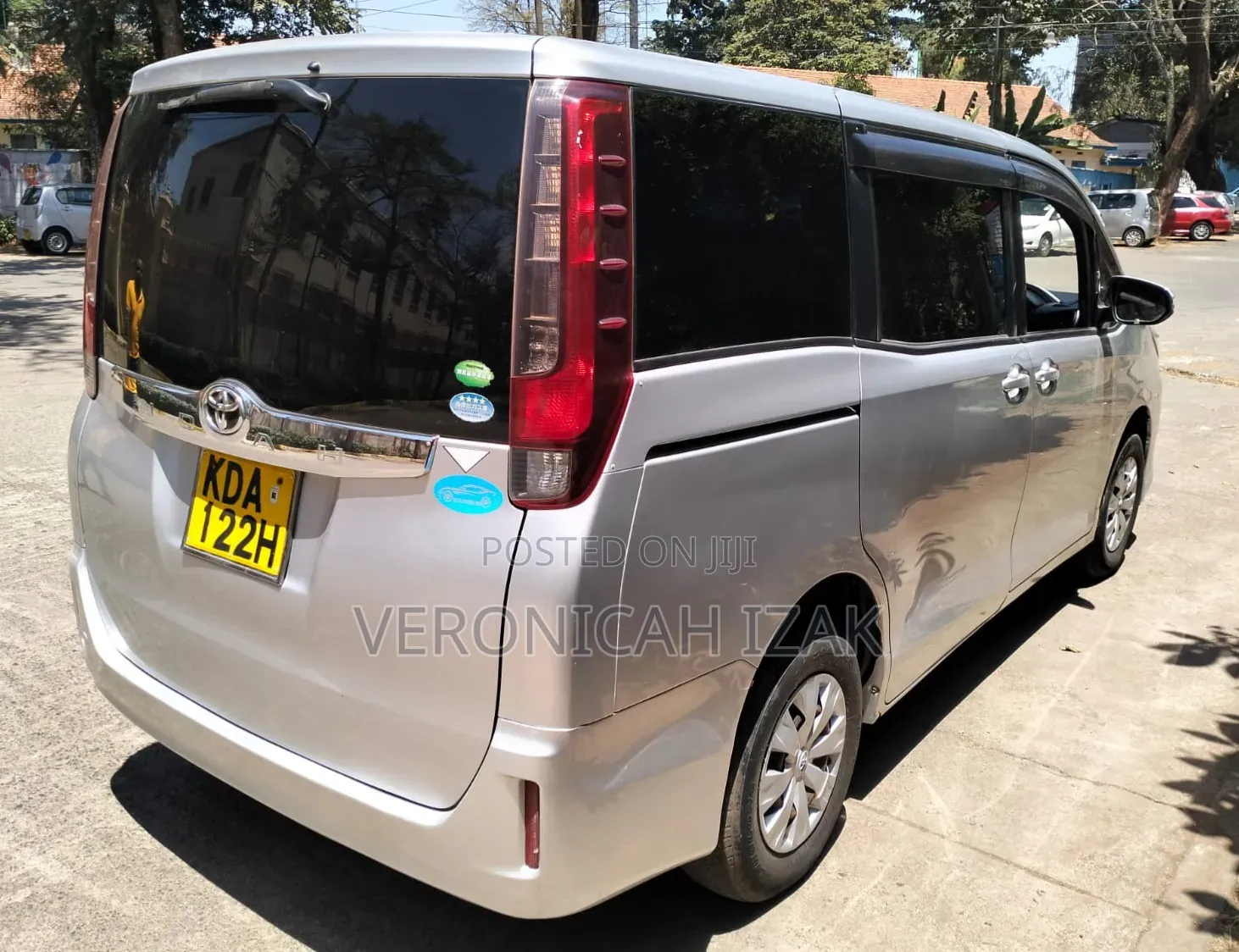 Toyota Noah 2014 Silver