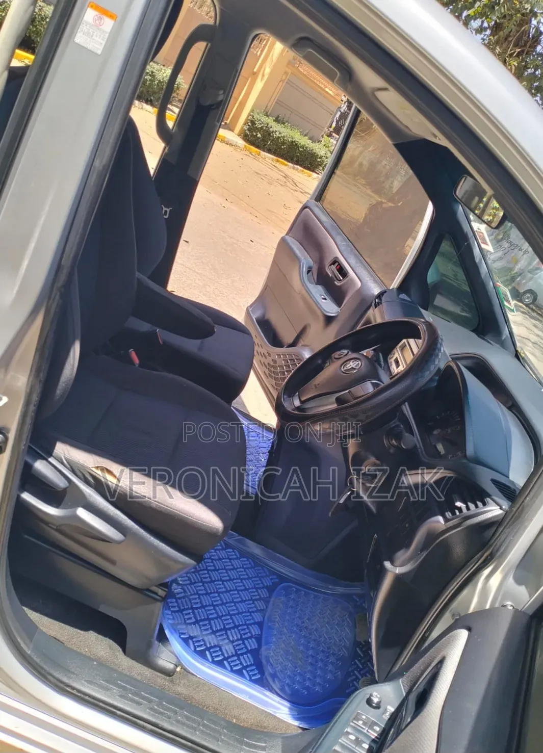 Toyota Noah 2014 Silver