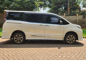 Toyota Noah 2018 White