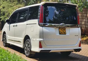 Toyota Noah 2018 White
