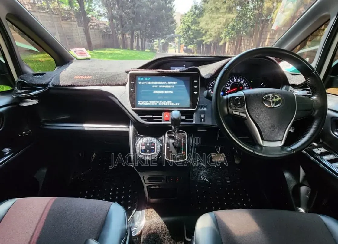 Toyota Noah 2018 White