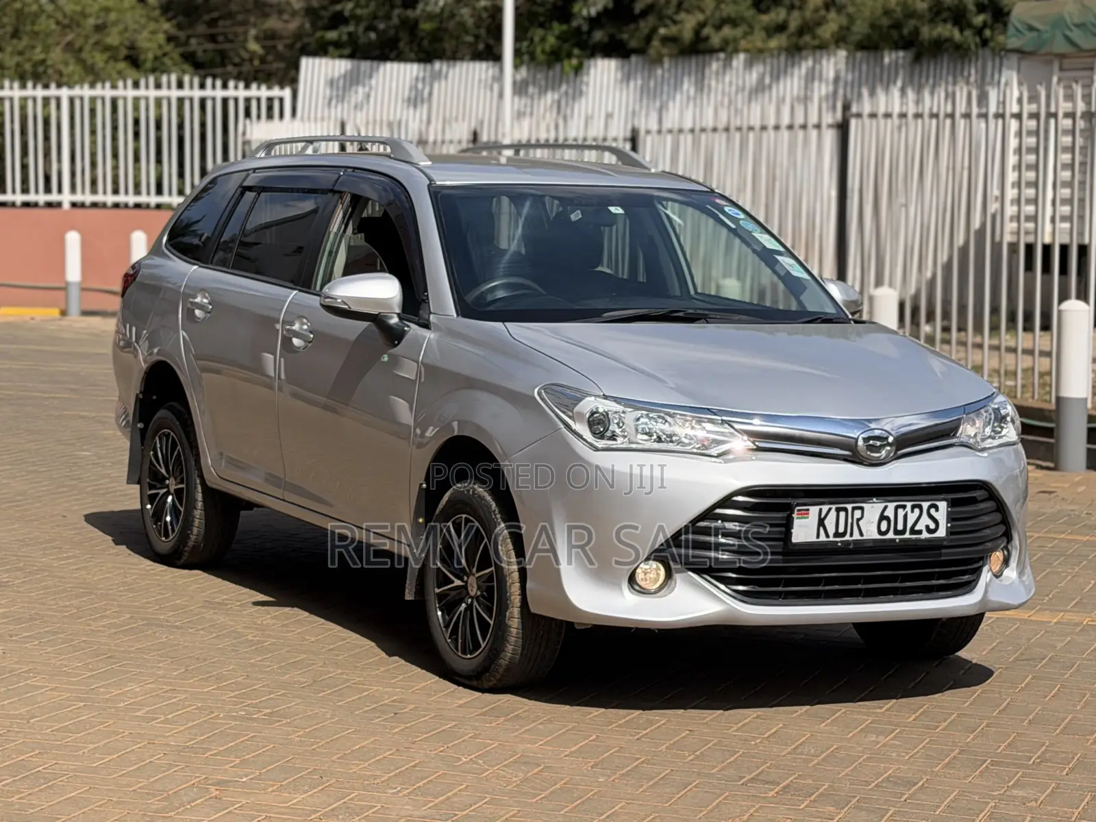 Toyota Corolla Fielder 2017 Silver