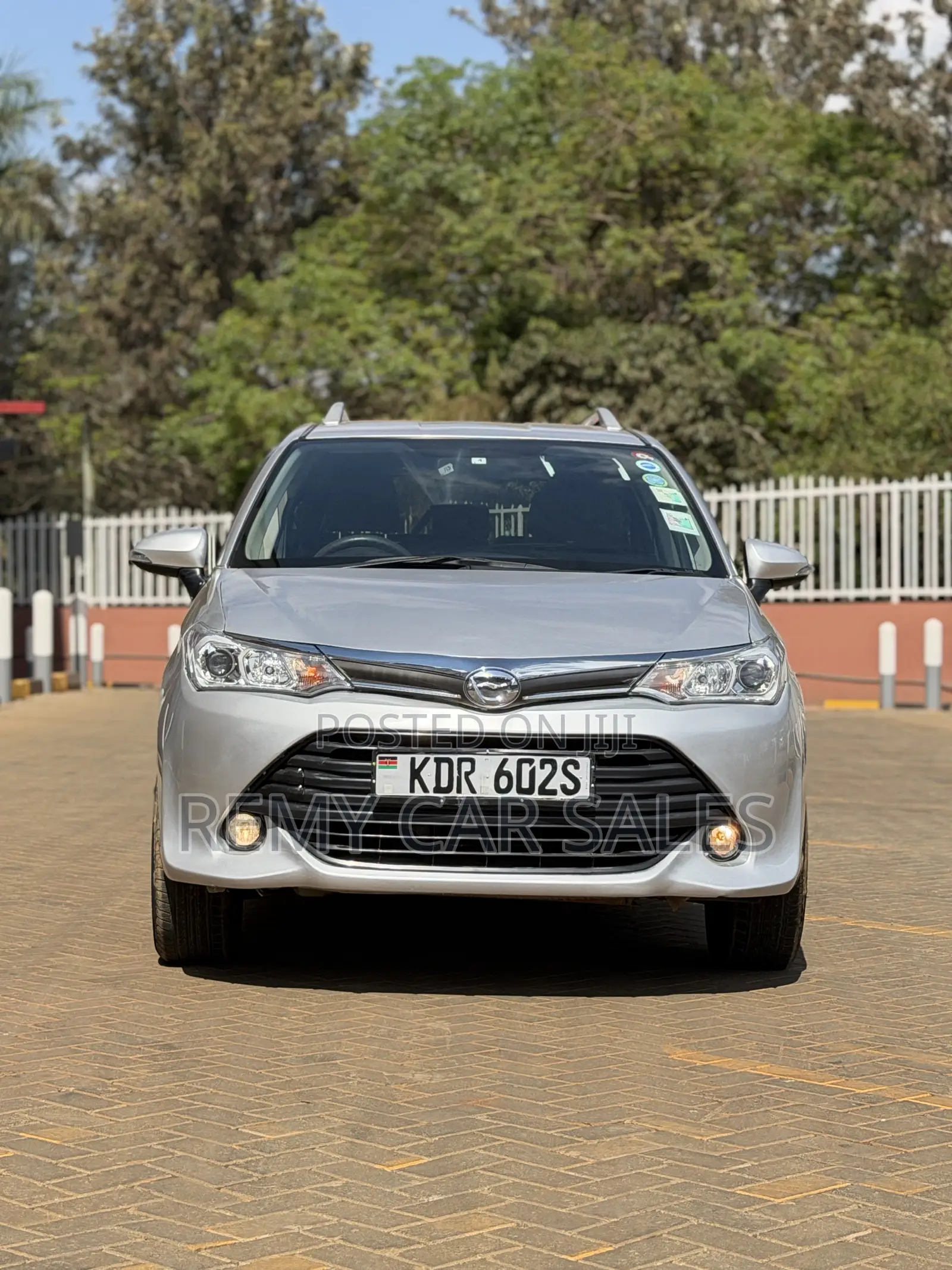 Toyota Corolla Fielder 2017 Silver