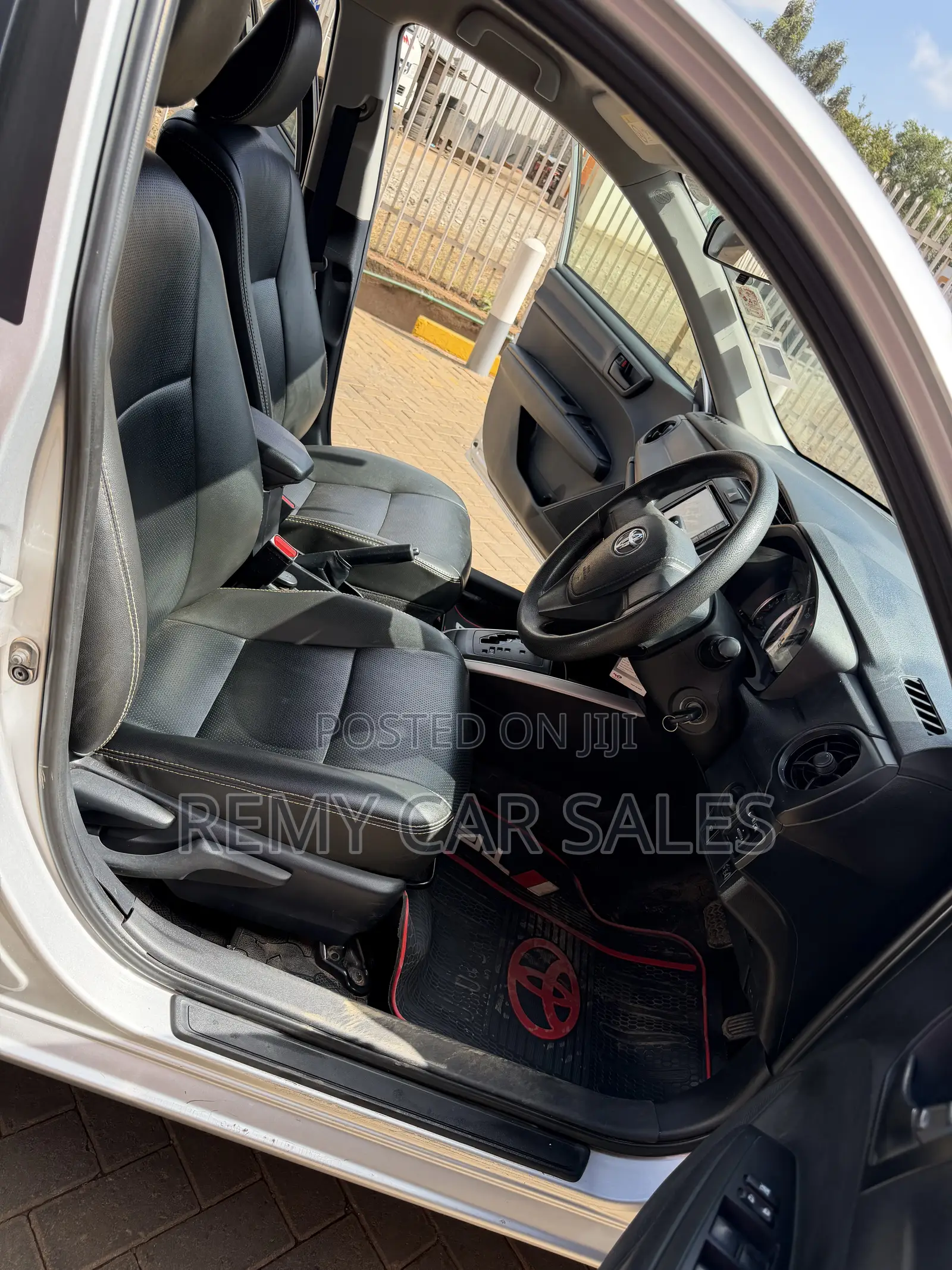 Toyota Corolla Fielder 2017 Silver