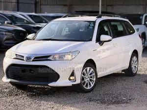 Toyota Corolla Fielder 1.5 Hybrid FWD 2019 White