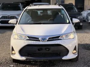 Toyota Corolla Fielder 1.5 Hybrid FWD 2019 White