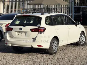 Toyota Corolla Fielder 1.5 Hybrid FWD 2019 White