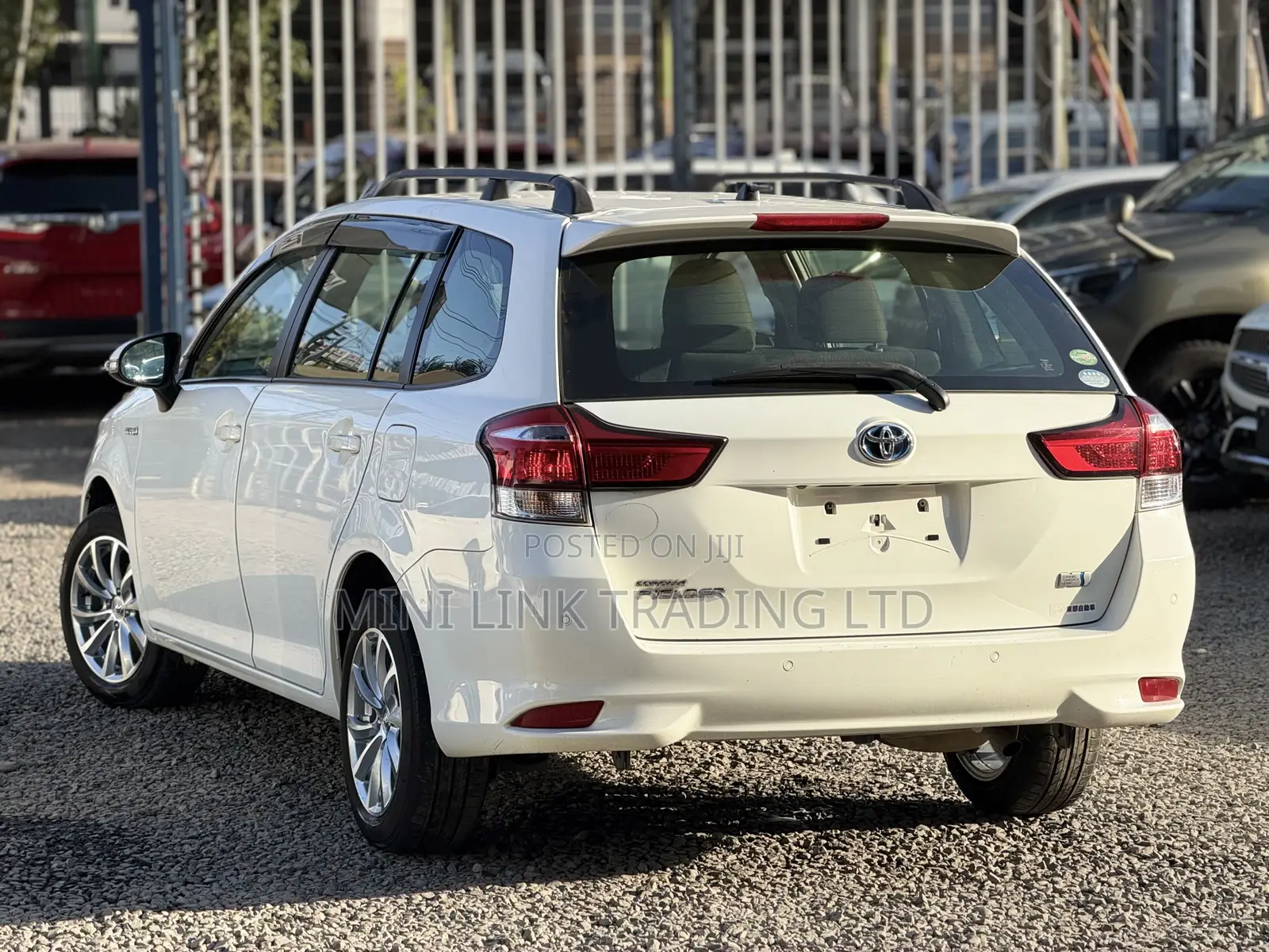 Toyota Corolla Fielder 1.5 Hybrid FWD 2019 White