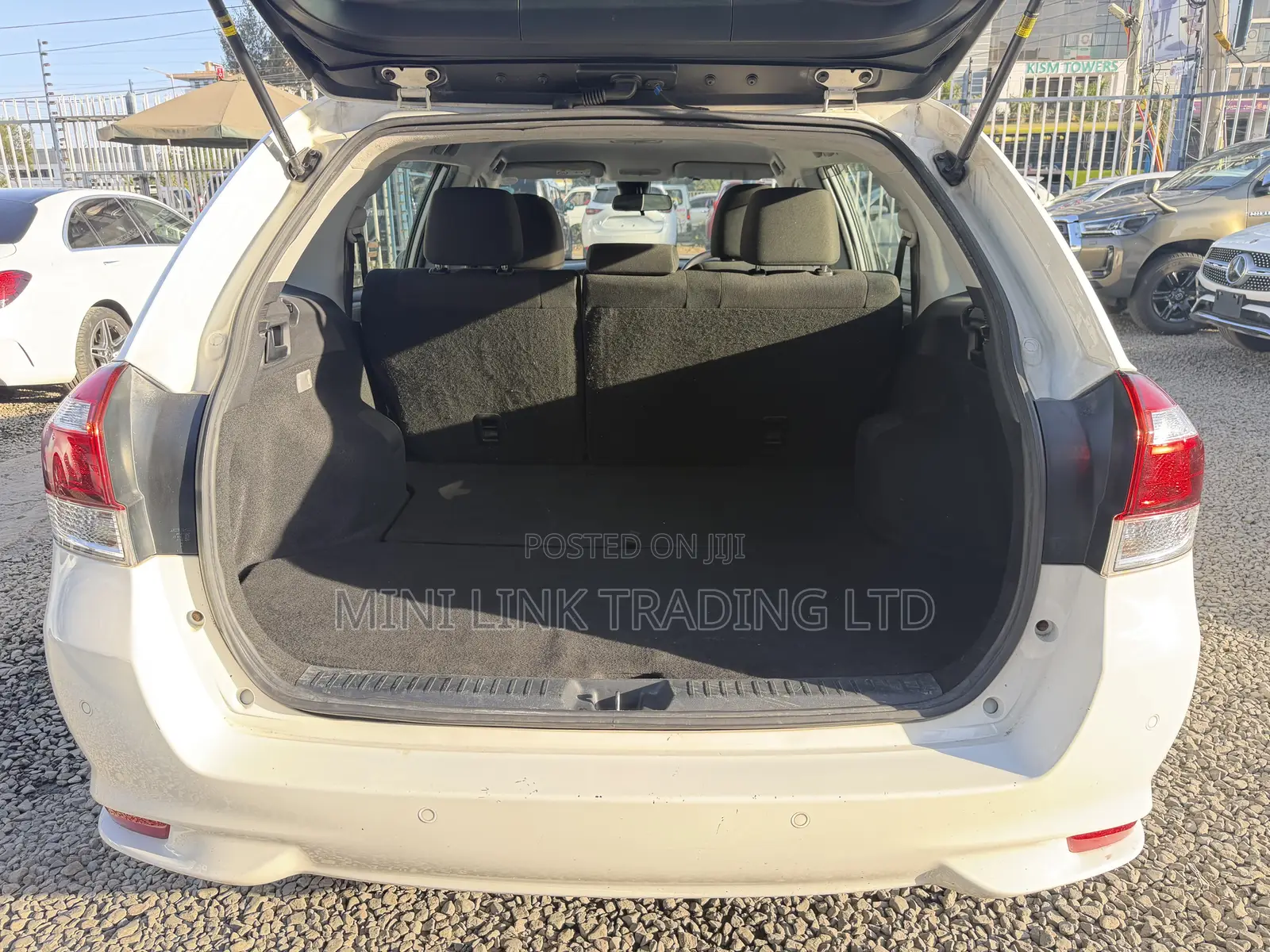 Toyota Corolla Fielder 1.5 Hybrid FWD 2019 White