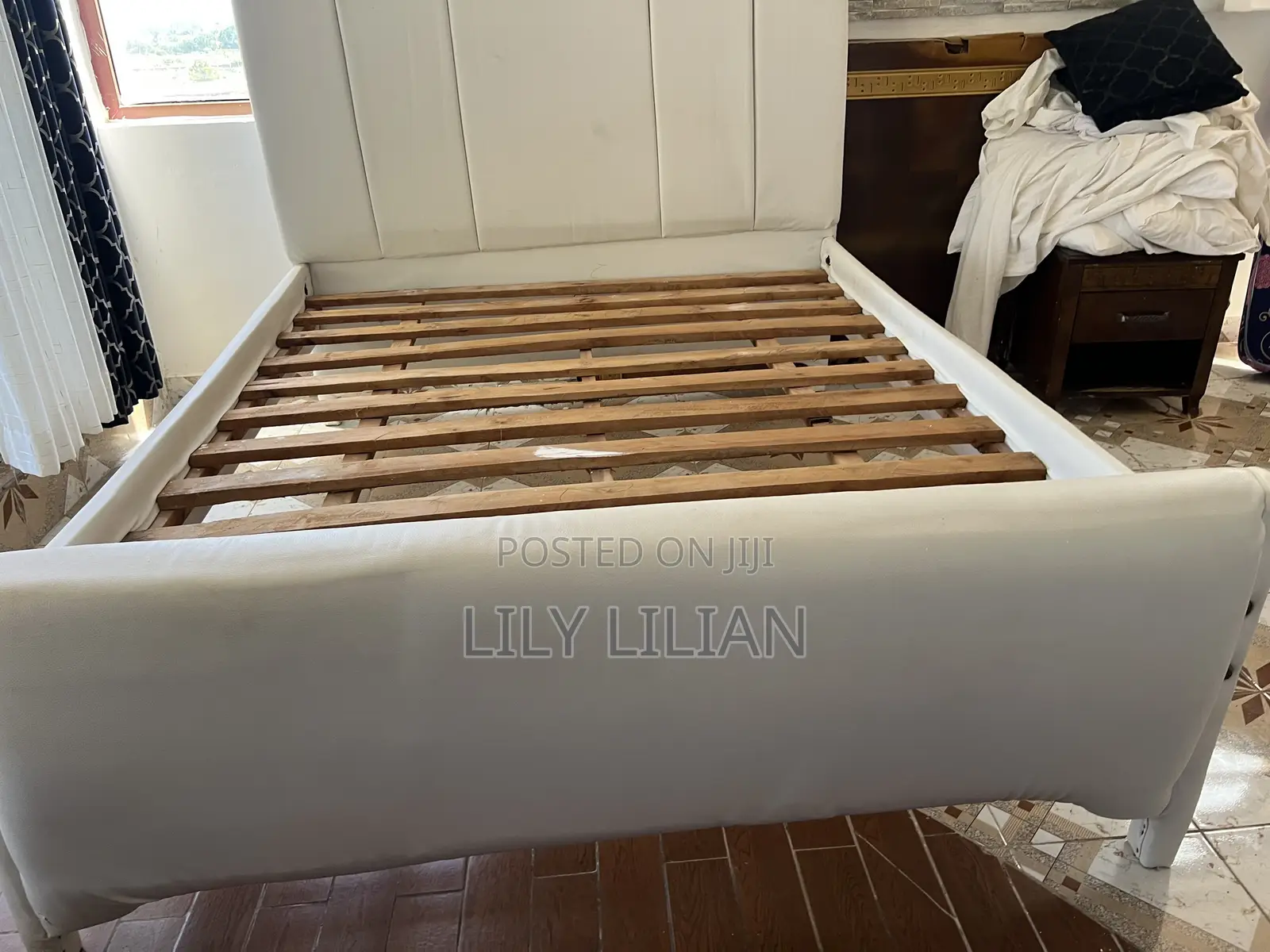 5*6 White Chester Bed
