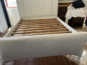 5*6 White Chester Bed