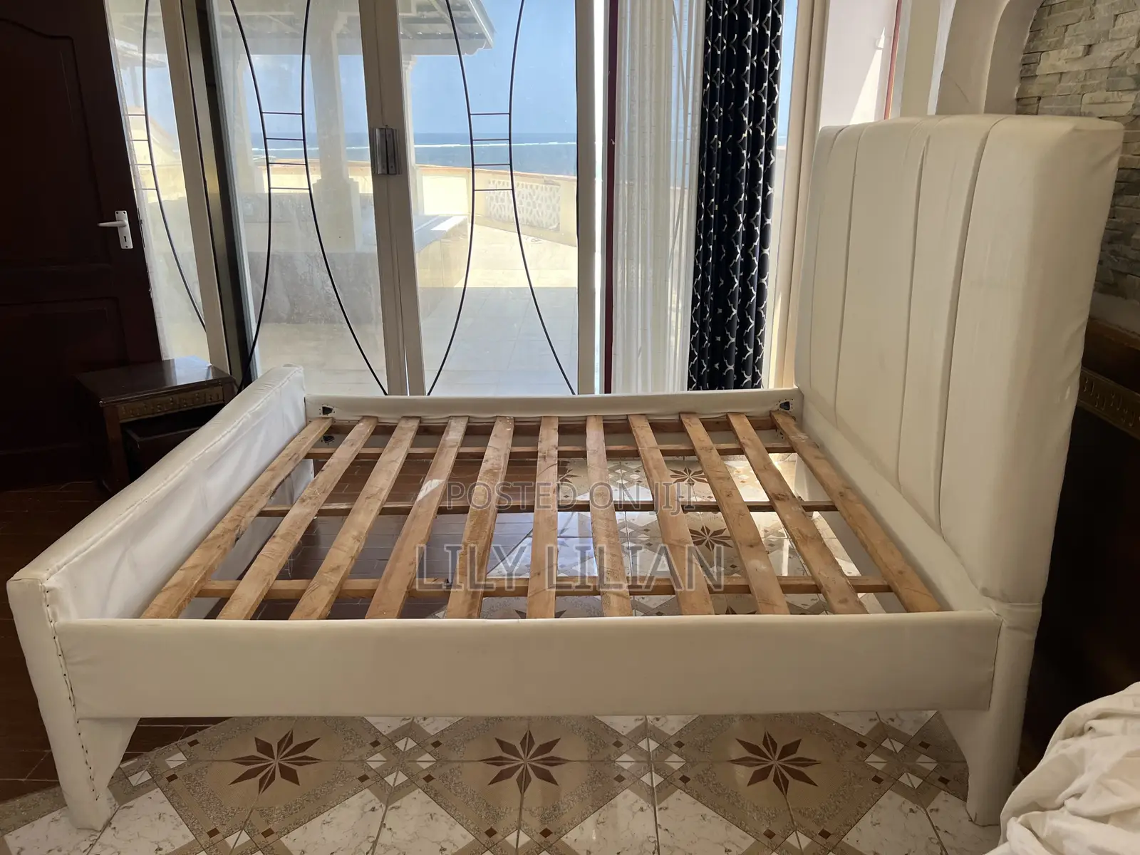 5*6 White Chester Bed