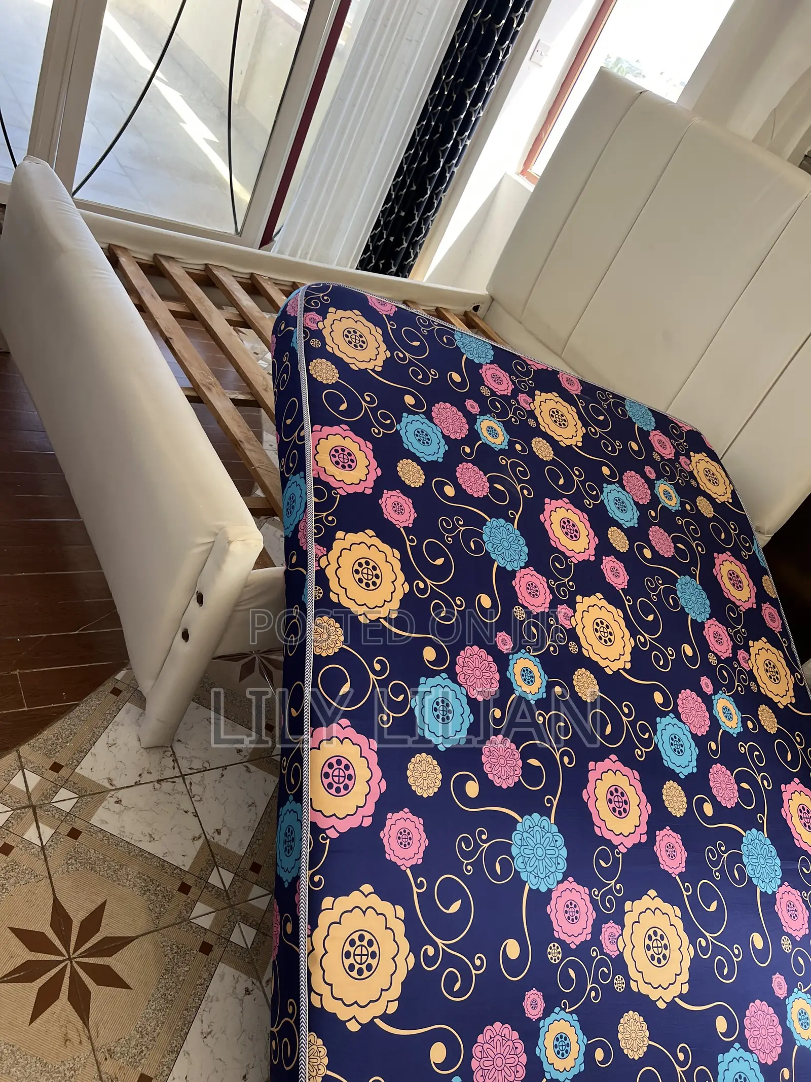 5*6 White Chester Bed