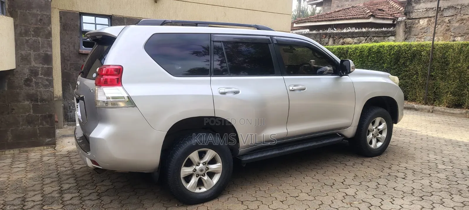 Toyota Land Cruiser Prado 2011 Silver