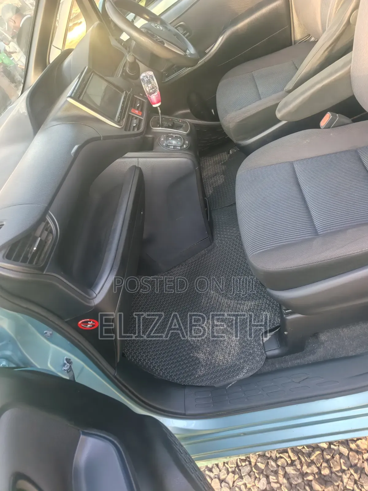 Toyota Voxy 2017 Green