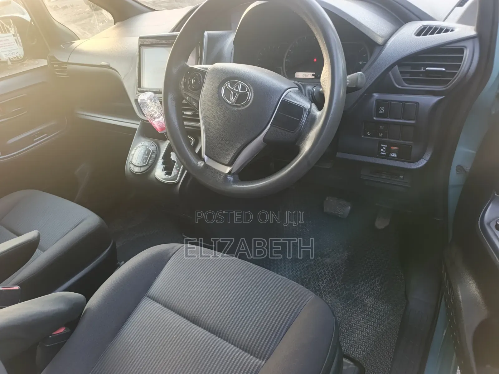 Toyota Voxy 2017 Green