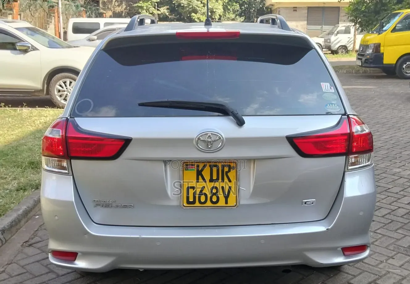 Toyota Corolla Fielder 2018 Silver