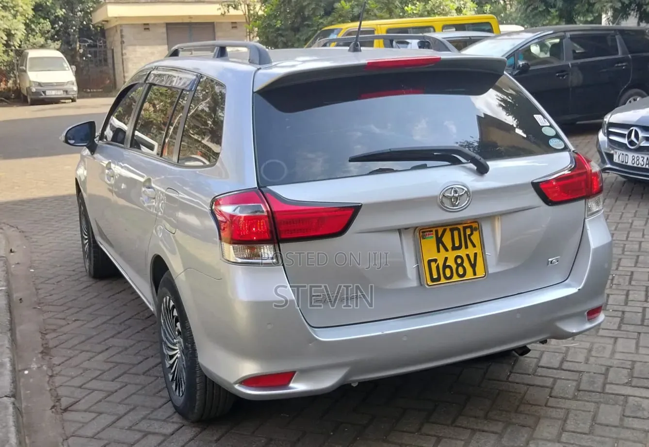 Toyota Corolla Fielder 2018 Silver