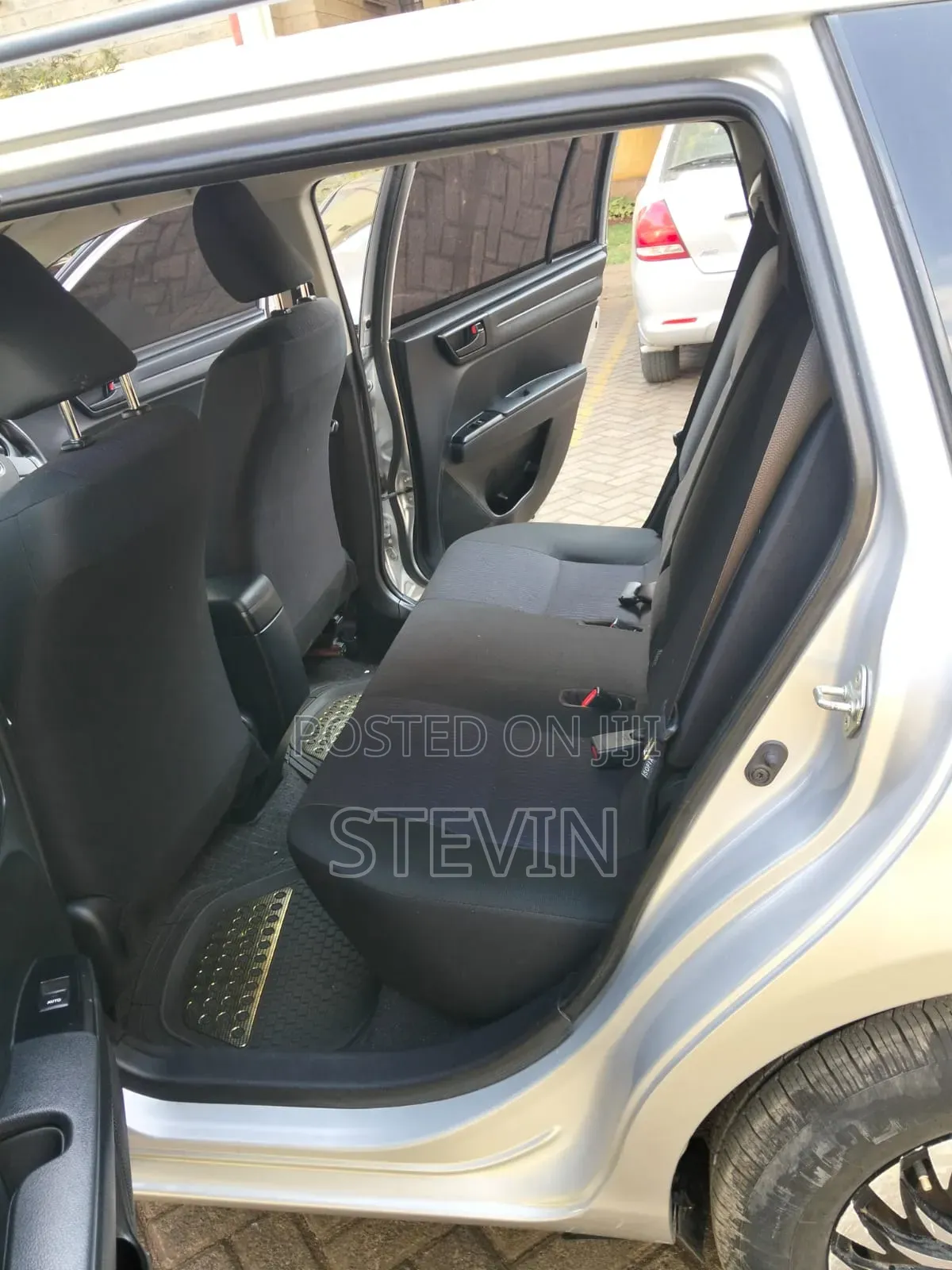 Toyota Corolla Fielder 2018 Silver