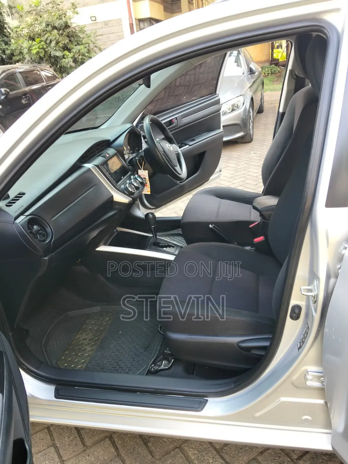 Toyota Corolla Fielder 2018 Silver