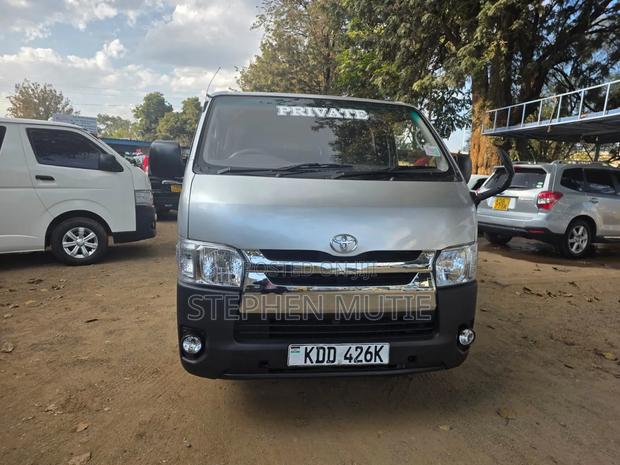 Toyota HiAce 2014 Silver