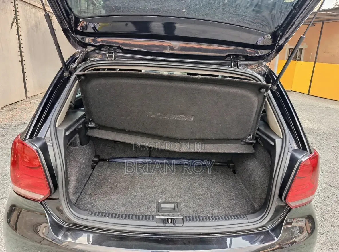 Volkswagen Polo 2011 Black