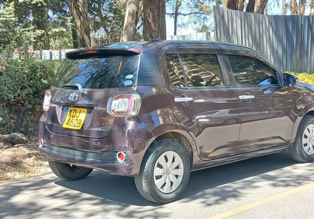 Toyota Passo 2017 Maroon