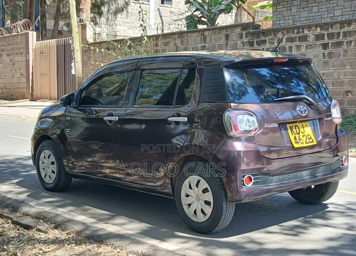 Toyota Passo 2017 Maroon