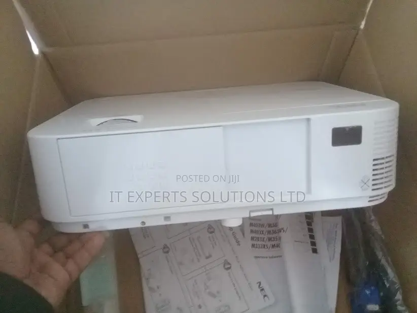Epson CB -W01 With 3000lumens XGA