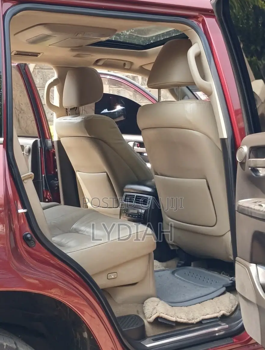 Toyota Land Cruiser 2010 Maroon