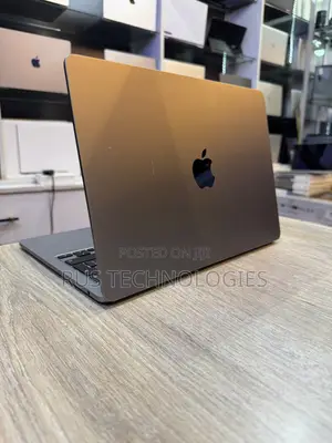 Laptop Apple MacBook Air 2022 M2 8GB Apple M2 SSD 256GB