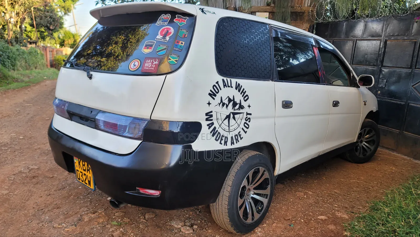 Toyota Gaia 2010 White
