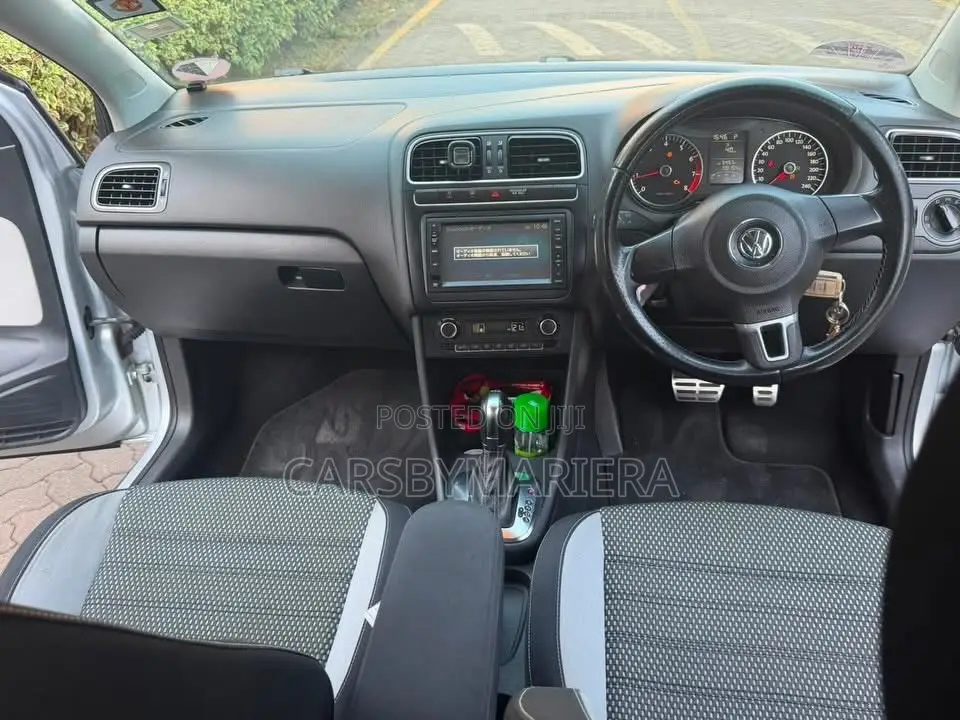 Volkswagen Polo 1.2 TSI 2012 Silver