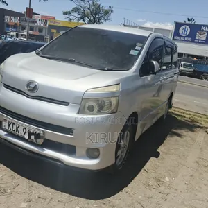 Toyota Voxy 2010 Silver