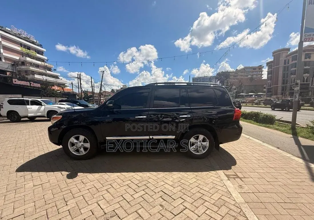 Toyota Land Cruiser 2013 Black