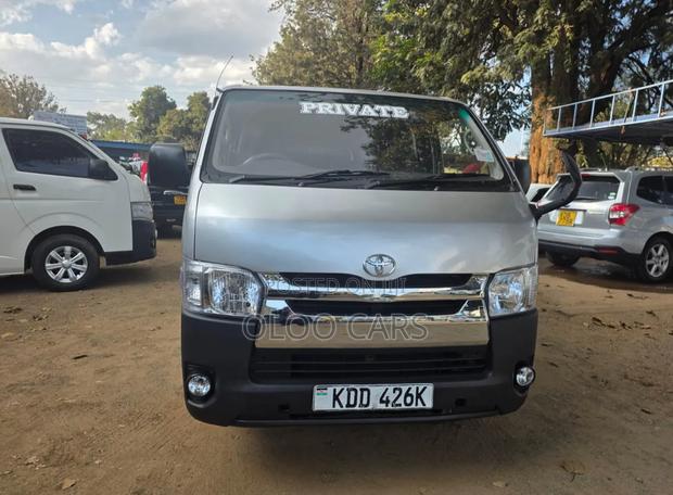 Toyota HiAce 2014 Silver
