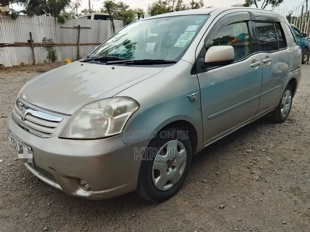 Toyota Raum 2005 Silver